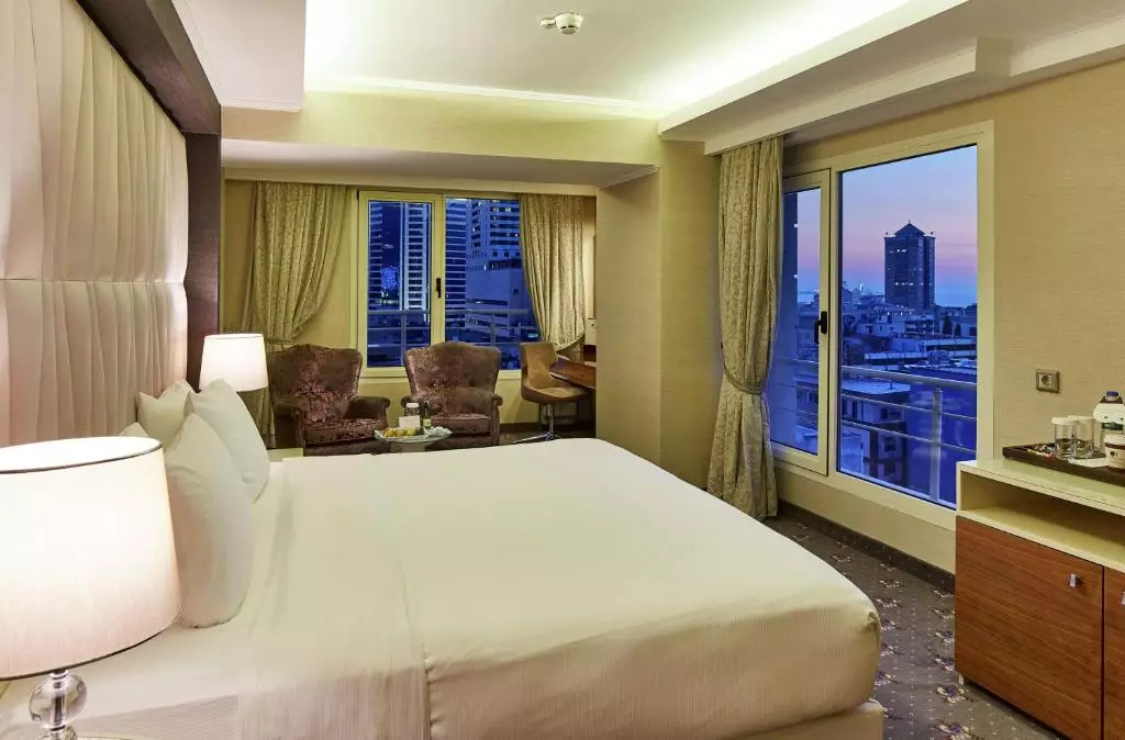 هتل دابل تری بای هیلتون